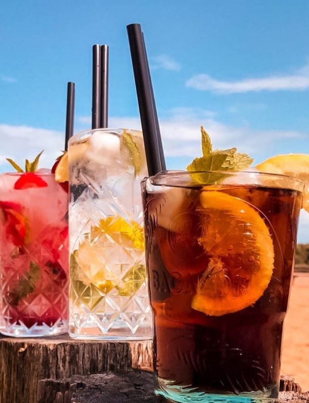 Cocktails met het strand van meerwijck Beachclub Vifero