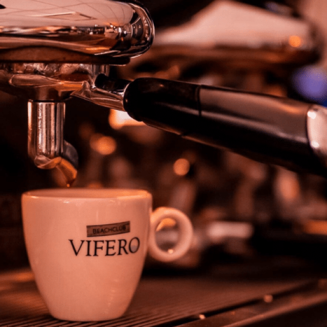 Kop koffie altijd vers bij Beachclub Vifero